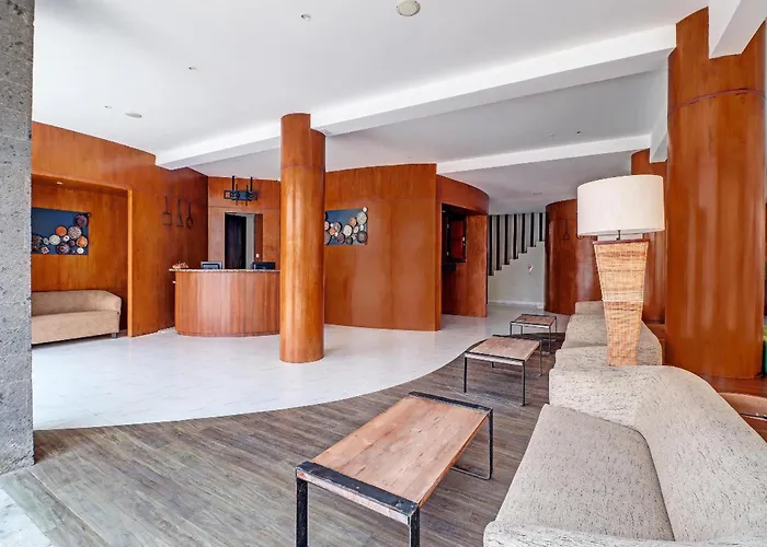 Townhouse Oak Signature Hotel