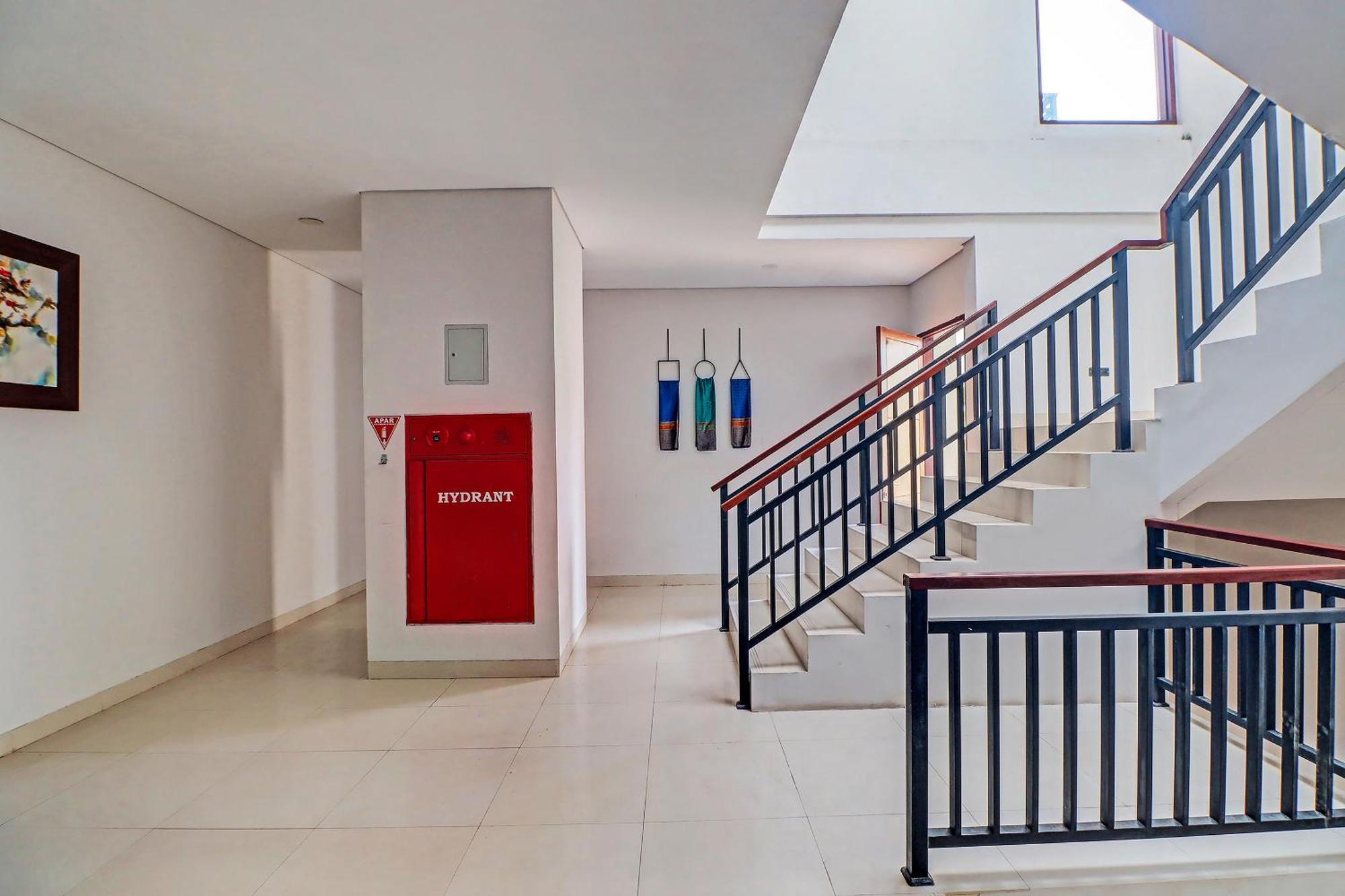Townhouse Oak Signature Hotel